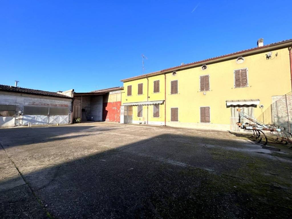 casa indipendente in vendita a Redondesco in zona Bologne