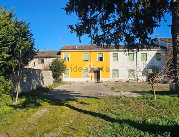 casa indipendente in vendita a Redondesco in zona Bologne
