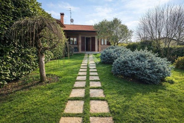 casa indipendente in vendita a Redondesco