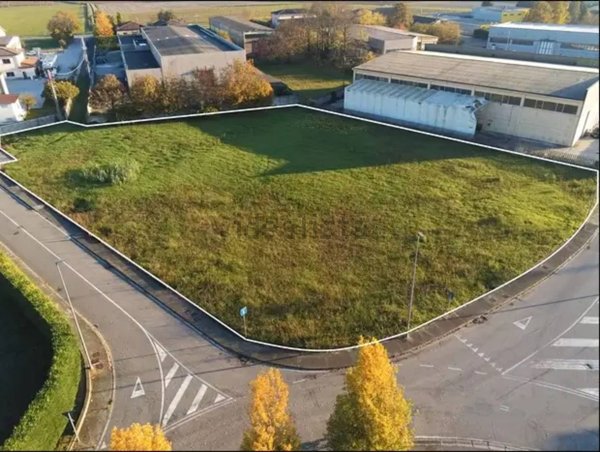 terreno edificabile in vendita a Rivarolo Mantovano