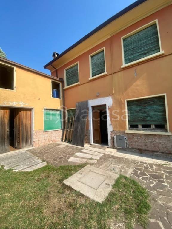 casa indipendente in vendita a Rodigo in zona Rivalta sul Mincio