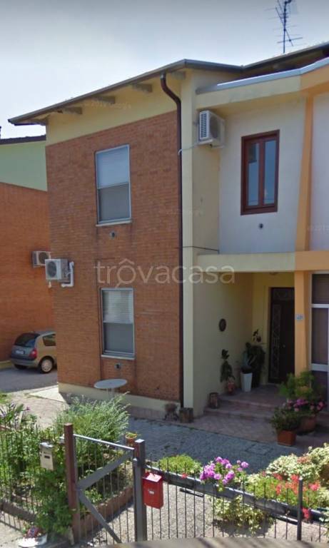 casa indipendente in vendita a Rodigo in zona Rivalta sul Mincio