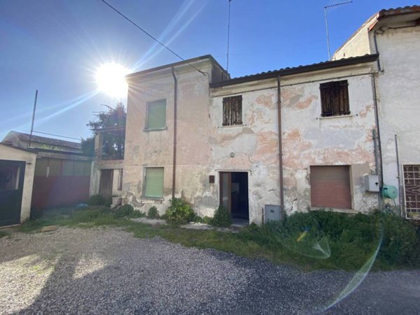 casa indipendente in vendita a Rodigo