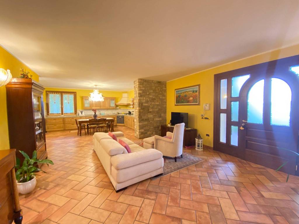 casa indipendente in vendita a Rodigo