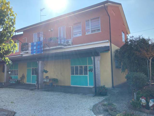 casa indipendente in vendita a Rodigo
