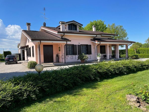 casa indipendente in vendita a Rodigo