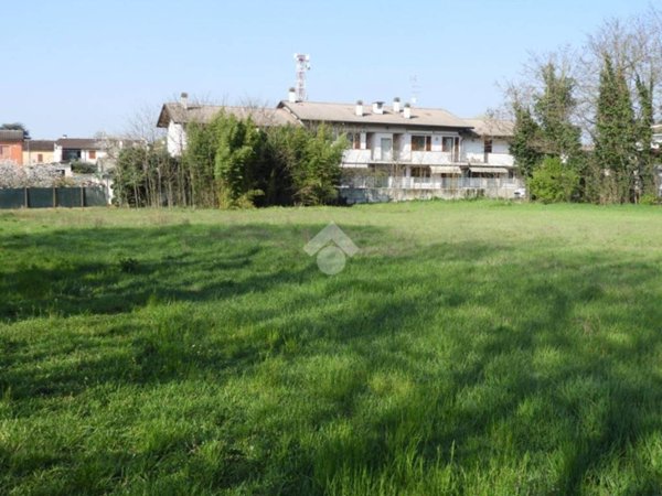 terreno edificabile in vendita a Rodigo