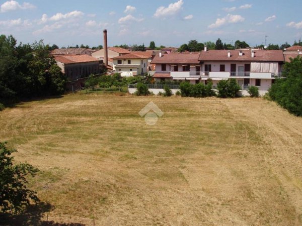 terreno edificabile in vendita a Rodigo