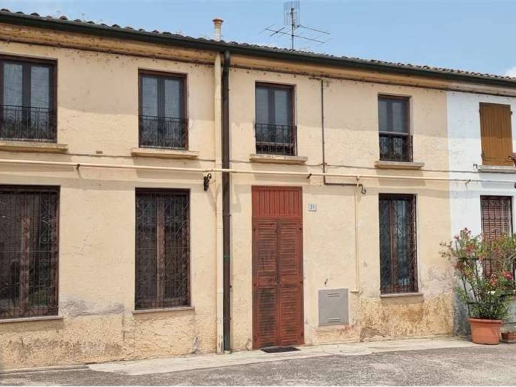 appartamento in vendita a Rodigo in zona Rivalta sul Mincio