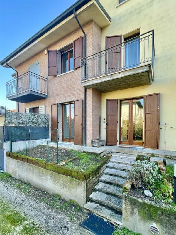 casa indipendente in vendita a Rodigo in zona Rivalta sul Mincio