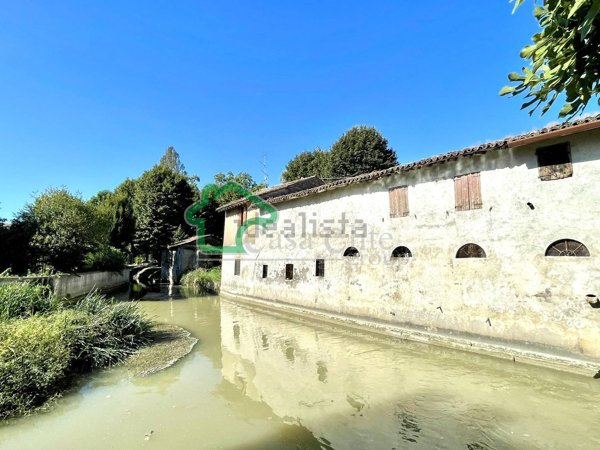 casa indipendente in vendita a Rodigo
