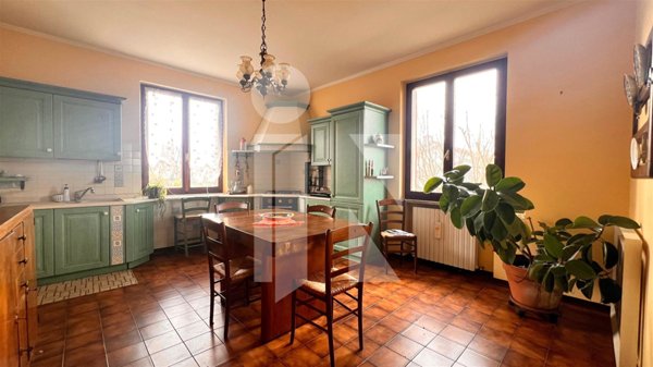 casa indipendente in vendita a Rodigo in zona Rivalta sul Mincio