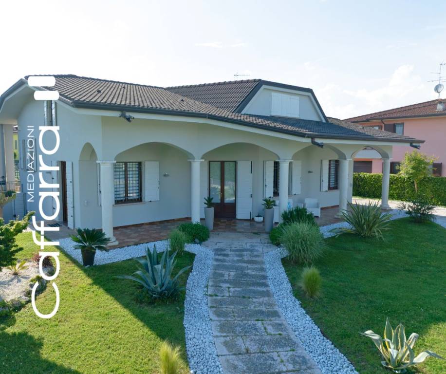 casa indipendente in vendita a Rodigo