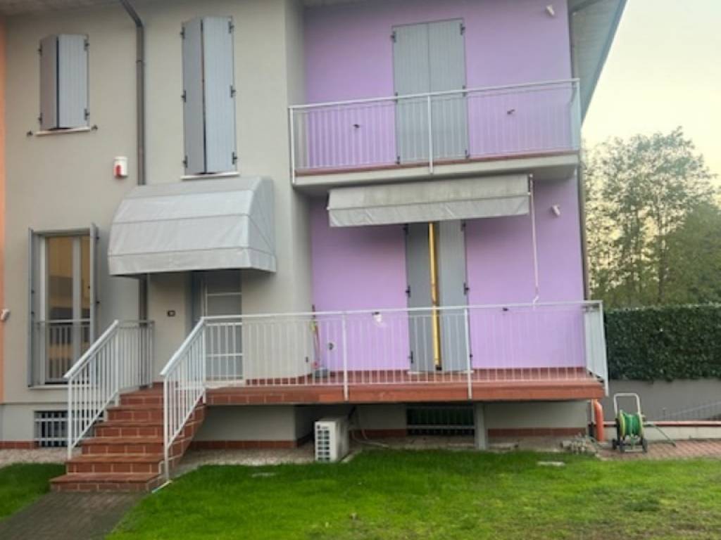 casa indipendente in vendita a Rodigo in zona Rivalta sul Mincio