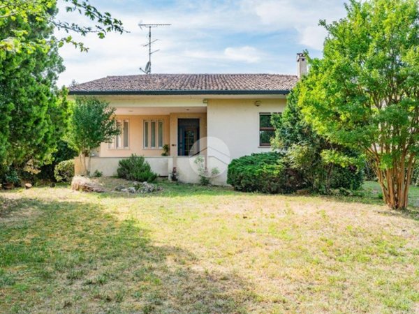 casa indipendente in vendita a Rodigo in zona Rivalta sul Mincio