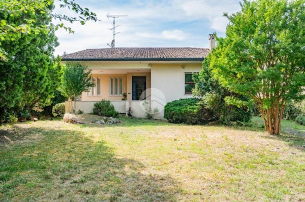 casa indipendente in vendita a Rodigo in zona Rivalta sul Mincio