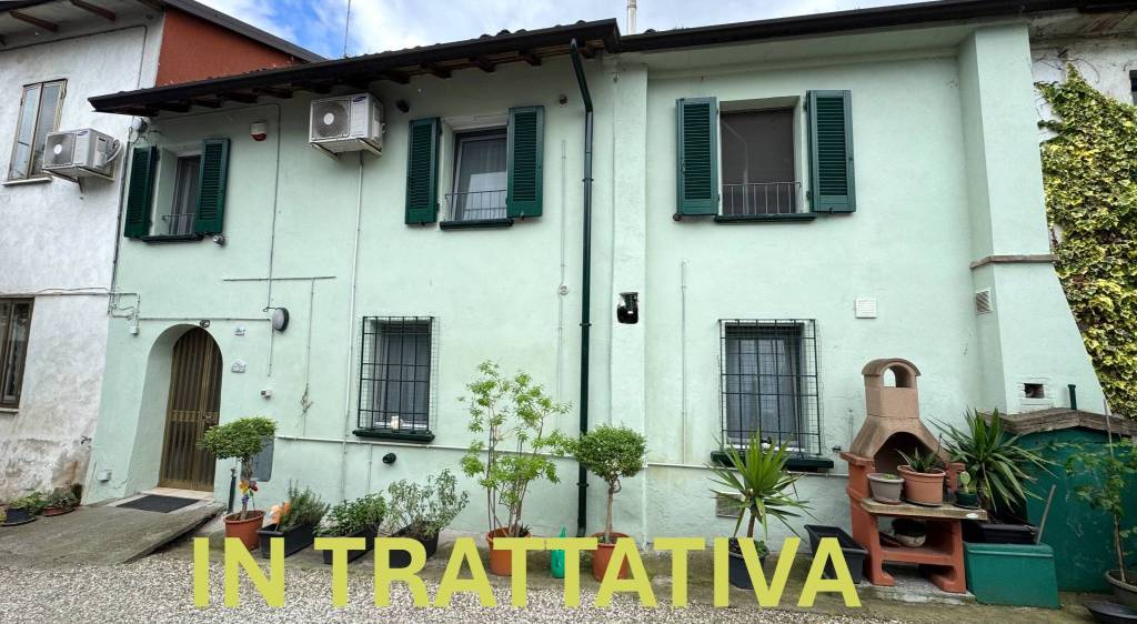 casa indipendente in vendita a Rodigo in zona Rivalta sul Mincio