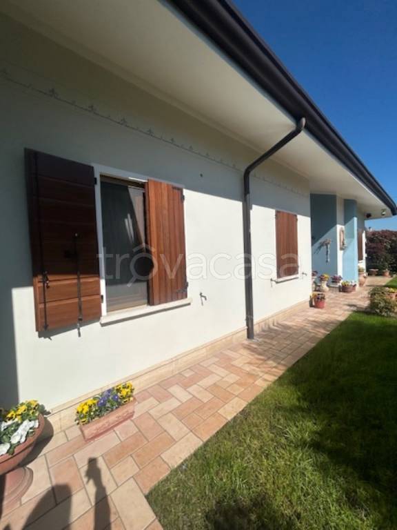 casa indipendente in vendita a Rodigo