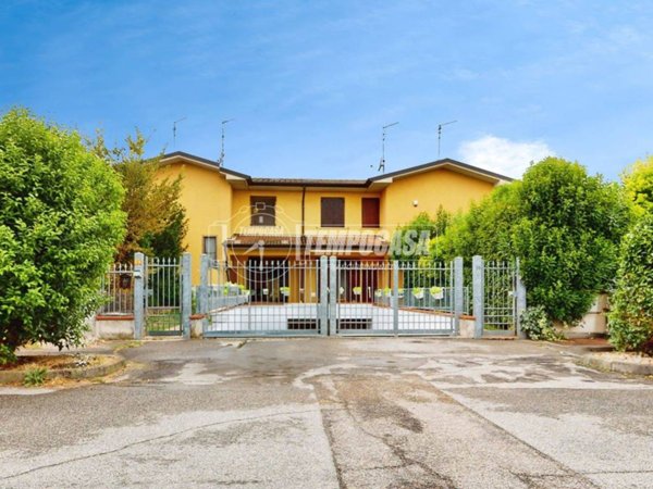 casa indipendente in vendita a Rodigo in zona Rivalta sul Mincio