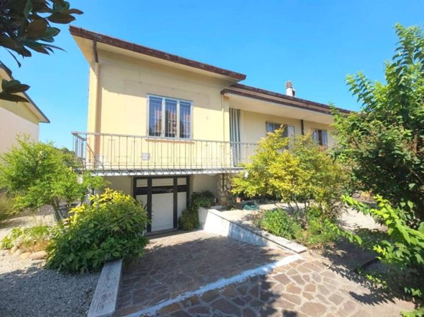 casa indipendente in vendita a Rodigo in zona Rivalta sul Mincio