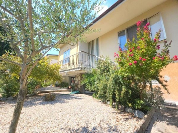 casa indipendente in vendita a Rodigo in zona Rivalta sul Mincio