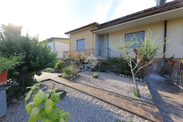 casa indipendente in vendita a Rodigo in zona Rivalta sul Mincio