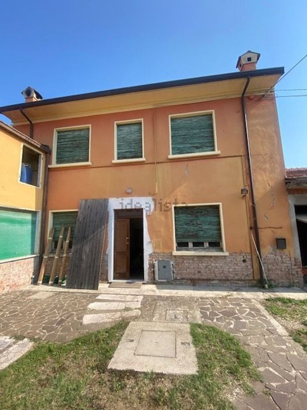 casa indipendente in vendita a Rodigo in zona Rivalta sul Mincio