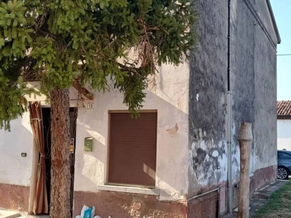 casa indipendente in vendita a Rodigo