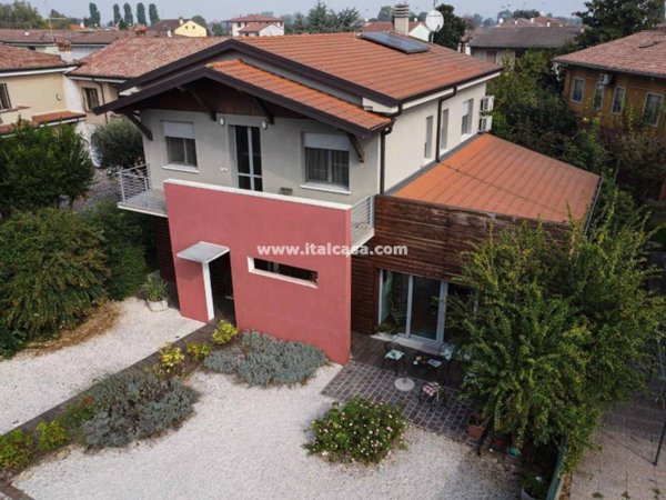casa indipendente in vendita a Rodigo