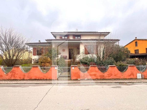 casa indipendente in vendita a Rodigo in zona Rivalta sul Mincio