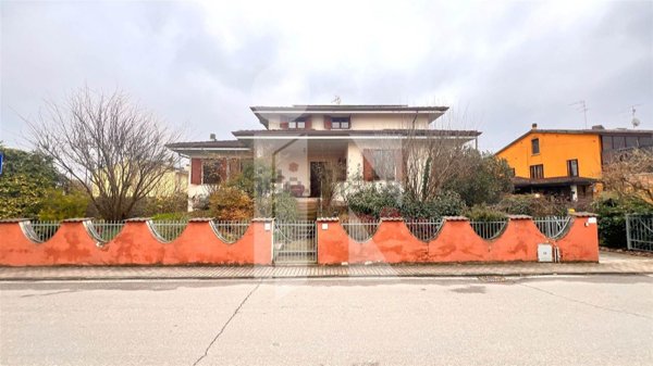 casa indipendente in vendita a Rodigo