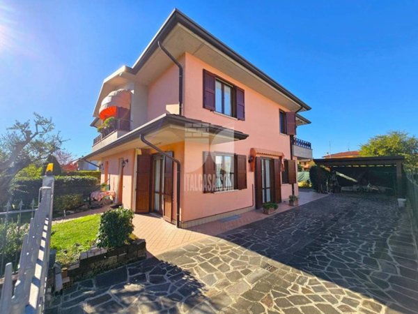 casa indipendente in vendita a Rodigo in zona Rivalta sul Mincio
