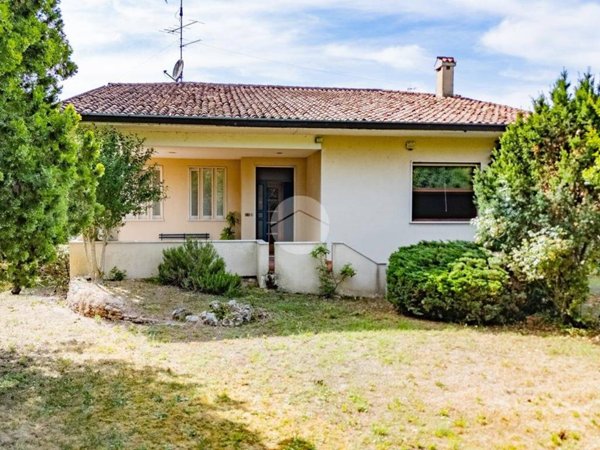 casa indipendente in vendita a Rodigo in zona Rivalta sul Mincio