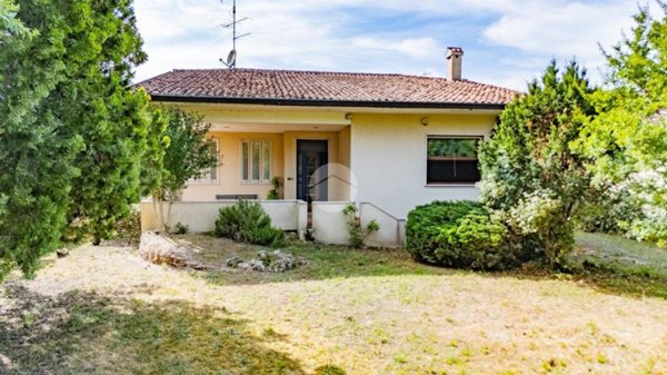 casa indipendente in vendita a Rodigo in zona Rivalta sul Mincio