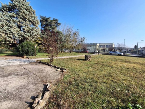 casa indipendente in vendita a Rodigo in zona Rivalta sul Mincio