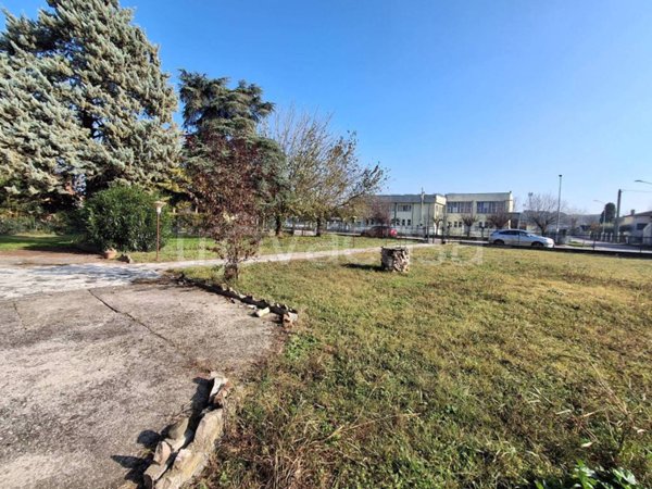 casa indipendente in vendita a Rodigo in zona Rivalta sul Mincio