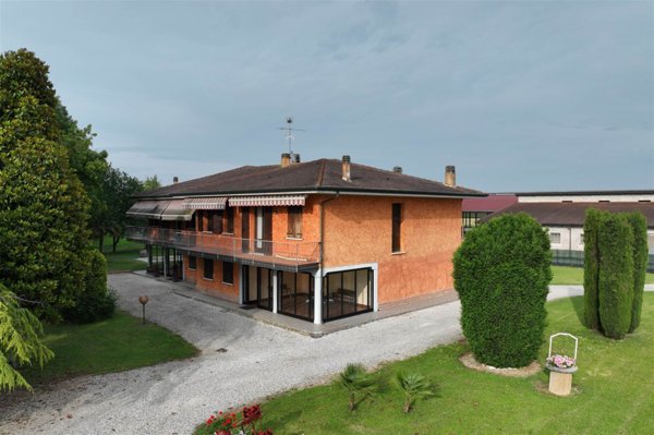casa indipendente in vendita a Rodigo in zona Rivalta sul Mincio