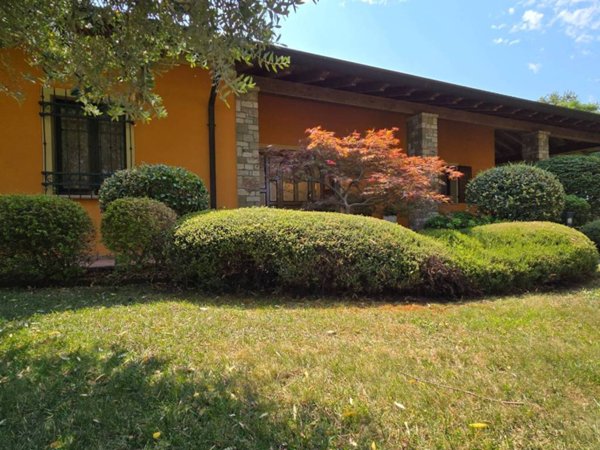 casa indipendente in vendita a Rodigo