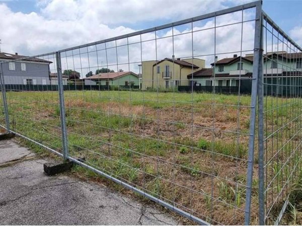 terreno edificabile in vendita a Rodigo