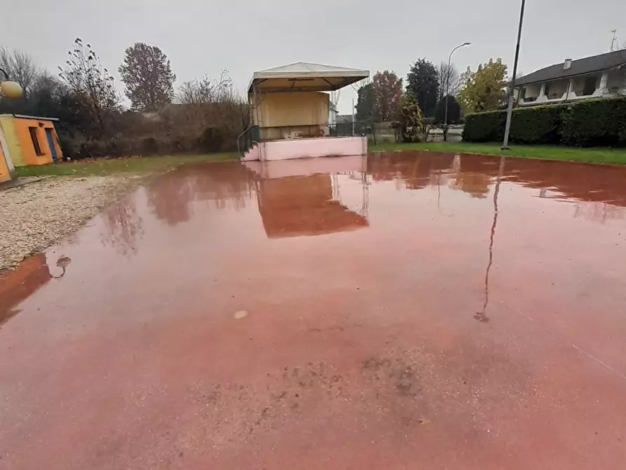 locale commerciale in vendita a Rodigo