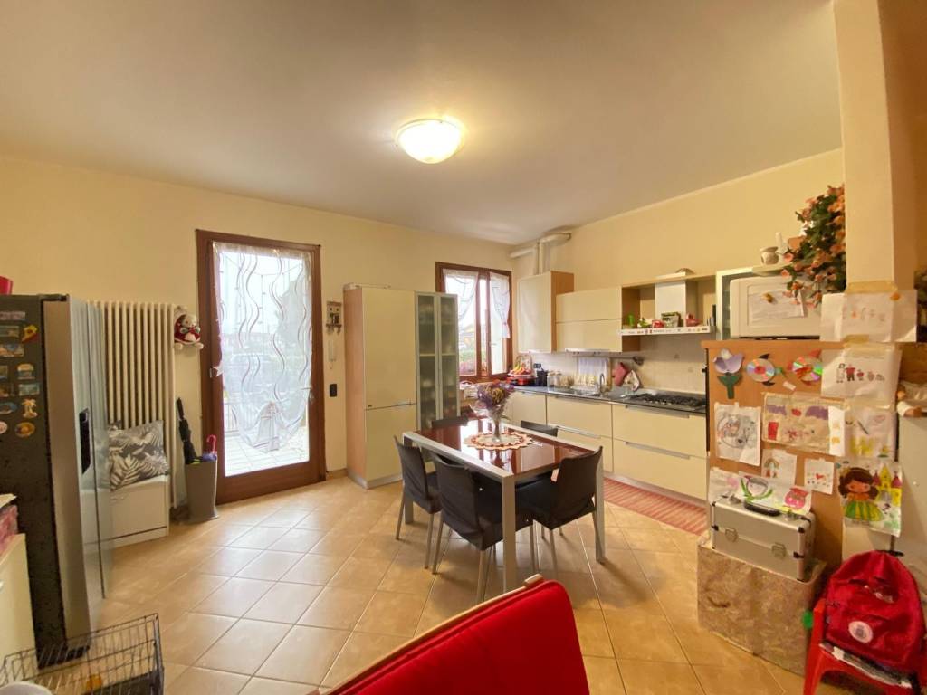 appartamento in vendita a Rodigo in zona Rivalta sul Mincio