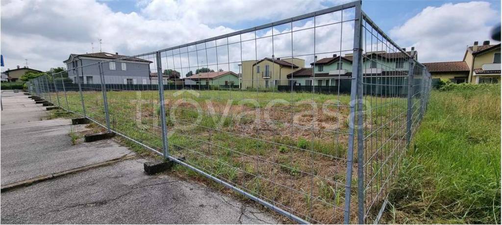 terreno edificabile in vendita a Rodigo