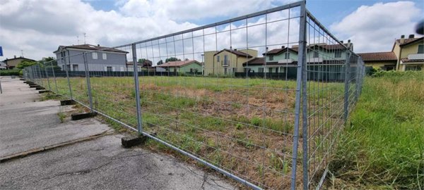 terreno edificabile in vendita a Rodigo