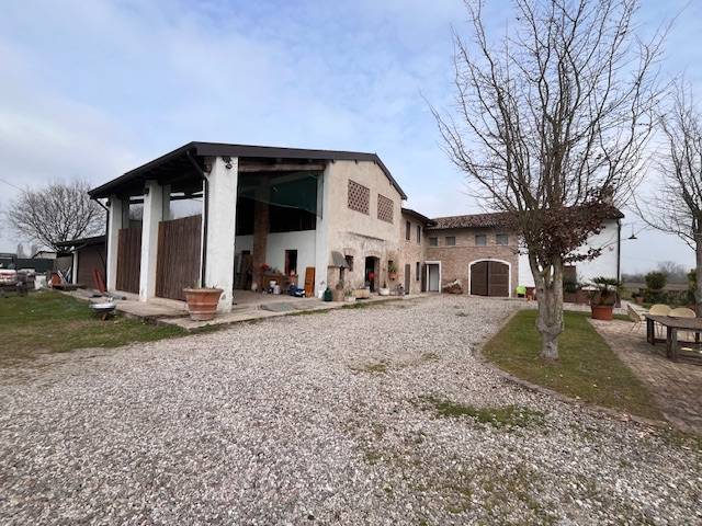 casa indipendente in vendita a Rodigo