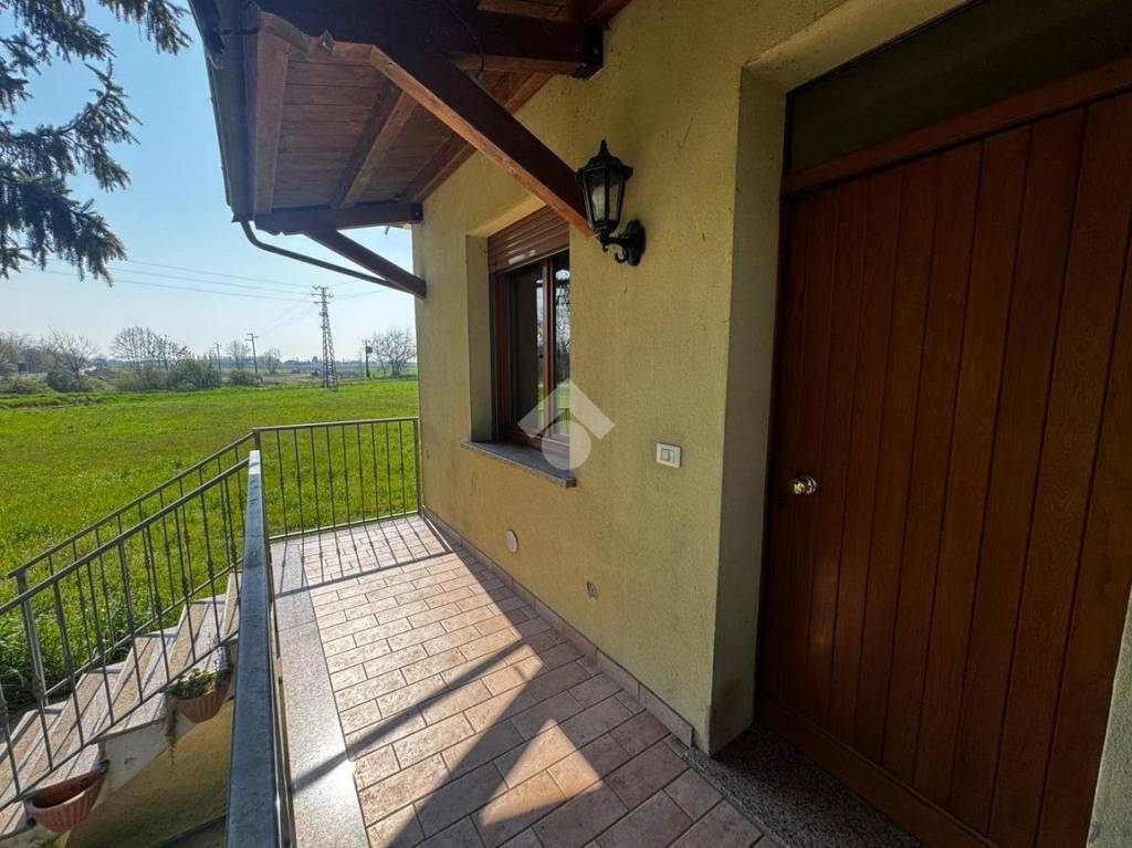casa indipendente in vendita a Rodigo in zona Rivalta sul Mincio
