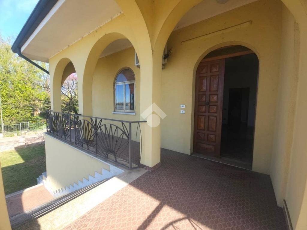 casa indipendente in vendita a Rodigo