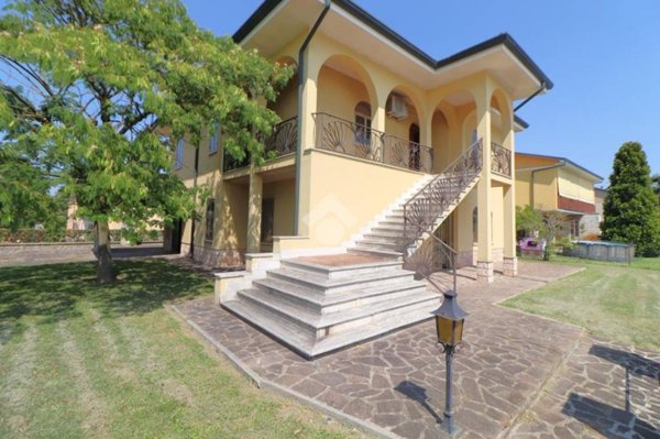 casa indipendente in vendita a Rodigo