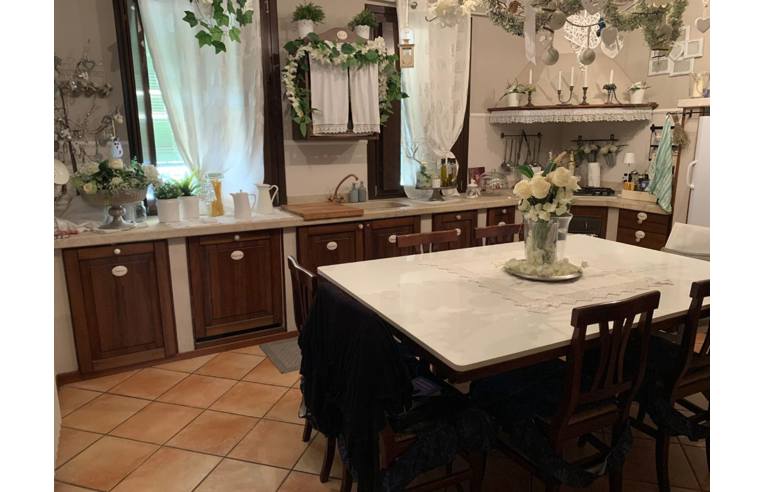 casa indipendente in vendita a Rodigo in zona Rivalta sul Mincio