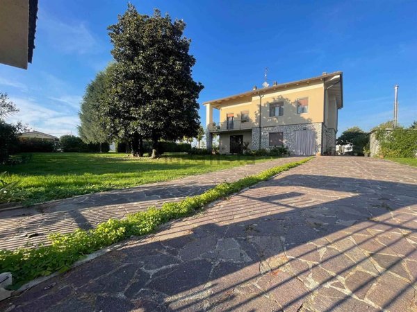 casa indipendente in vendita a Rodigo in zona Fossato