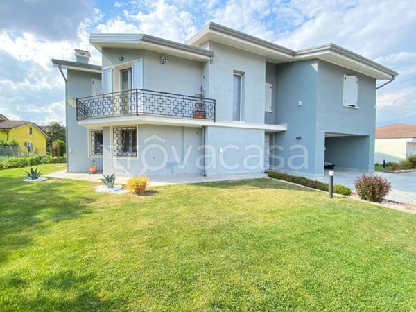 casa indipendente in vendita a Rodigo